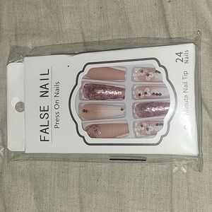 Fashion Press on Nails